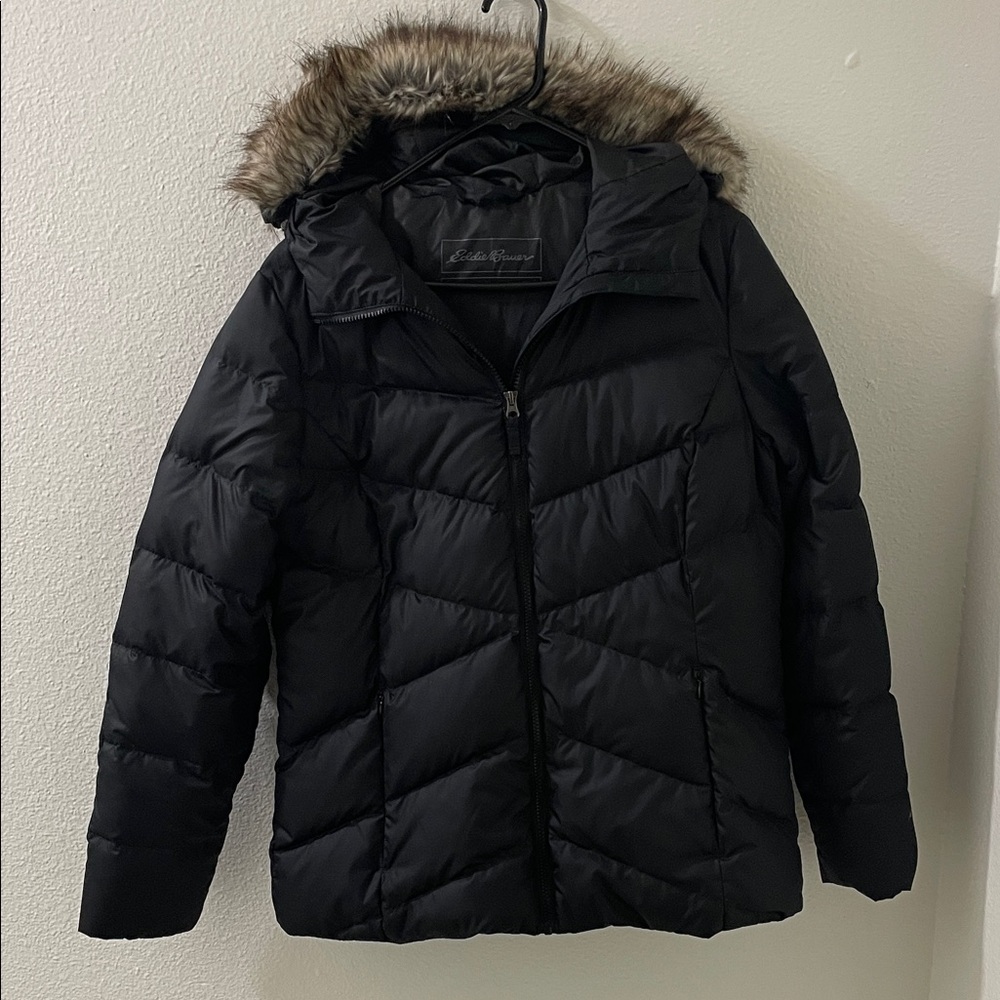 Women’s Eddie Bauer puffer jacket with fur trimmed hood size Large